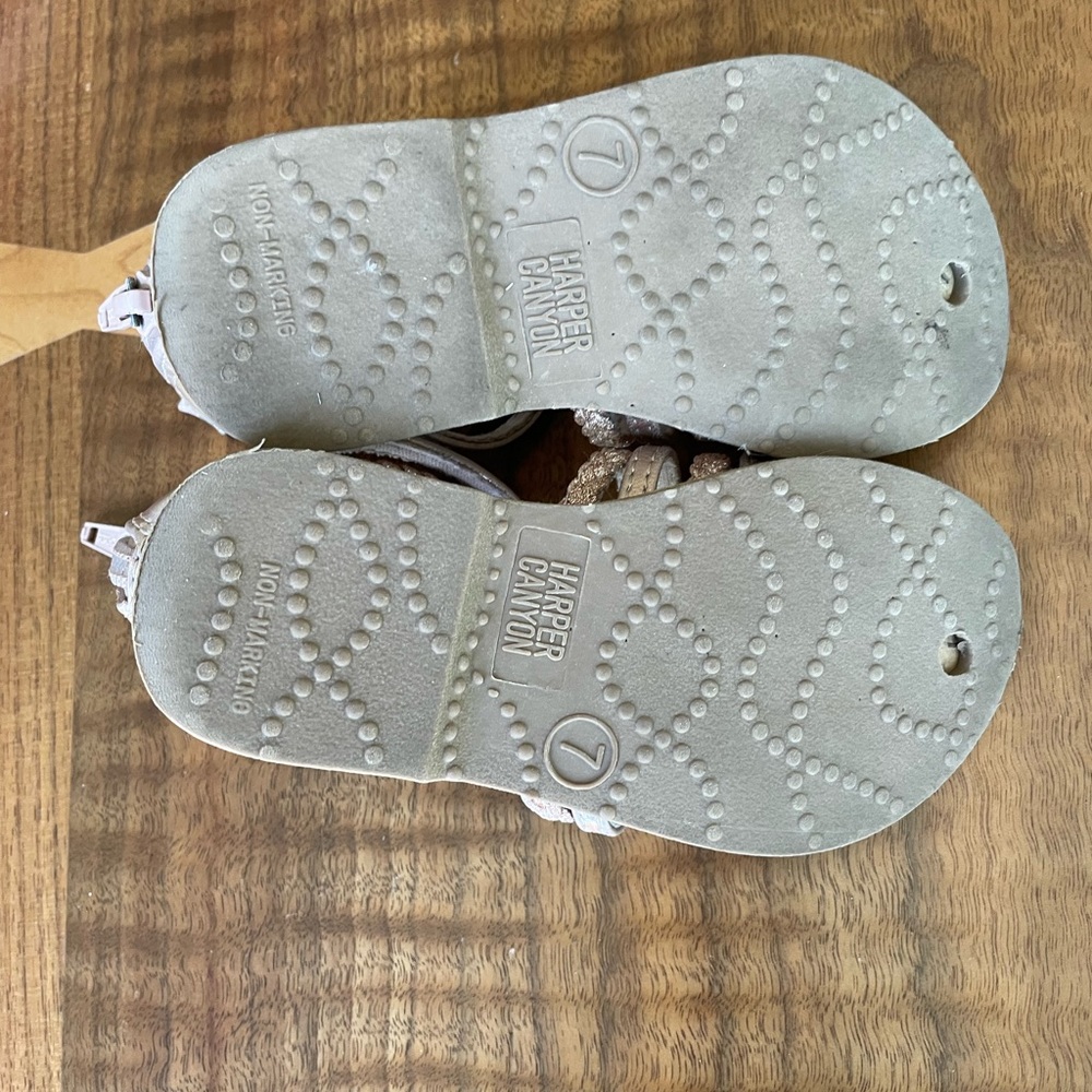 Harper Canyon
Gladiator breaded Sandal, Rose gold. - Picture 5 of 5